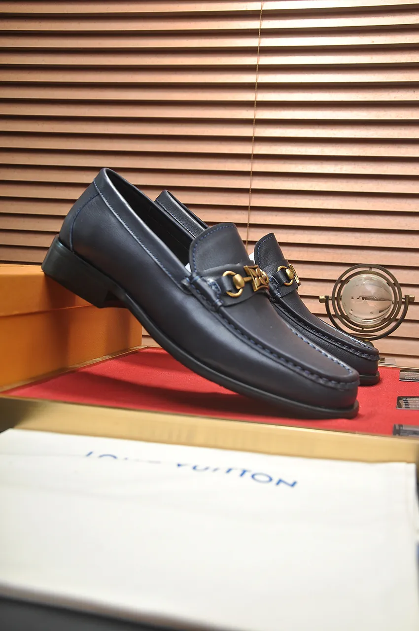 Men's men's shoes 💰520💶 [LV] (original single cowhide lining) 🍀LV's latest genuine leather business suit shoes are launched simultaneously on the official website. The first-layer cowhide imported from Italy is made of heavy gold, 💥official website 1:1 rubber outsole. Versatile to wear, high-end without losing class, and the color combination is extraordinary. This four-season style is alluring when worn on your feet, showing off your big-name flair. Standard code 38-45 (45 customized)